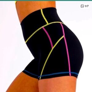 BuffBunny Black/ multi color Wave Shorts Size Medium NWT